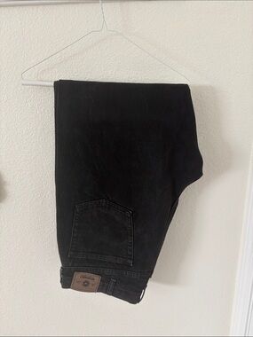 Wrangler Men's Relaxed Jeans in Black